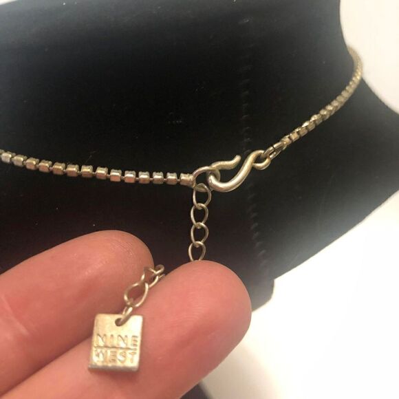 #37 Nine West romantic crystal teardrop romantic necklace silvertone - Picture 3 of 3